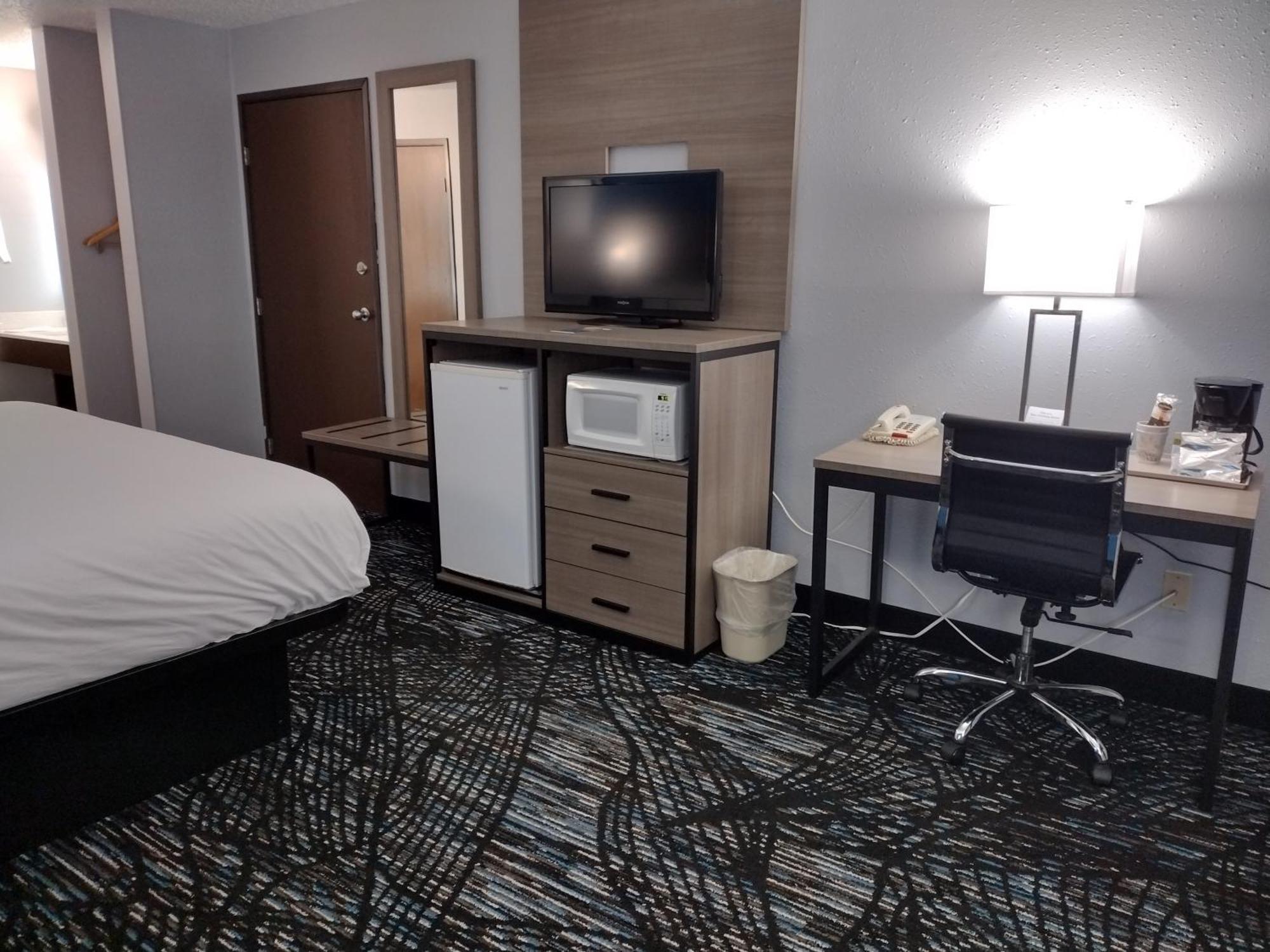 Baymont By Wyndham Proctor Hotel Duluth Exterior photo